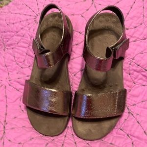 Vionic Marsala metallic sandals